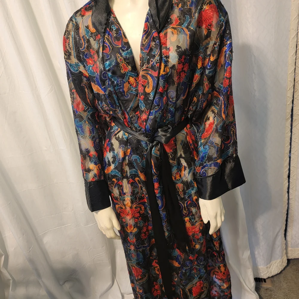 Victoria's Secret‎ Black and Red Paisley Robe